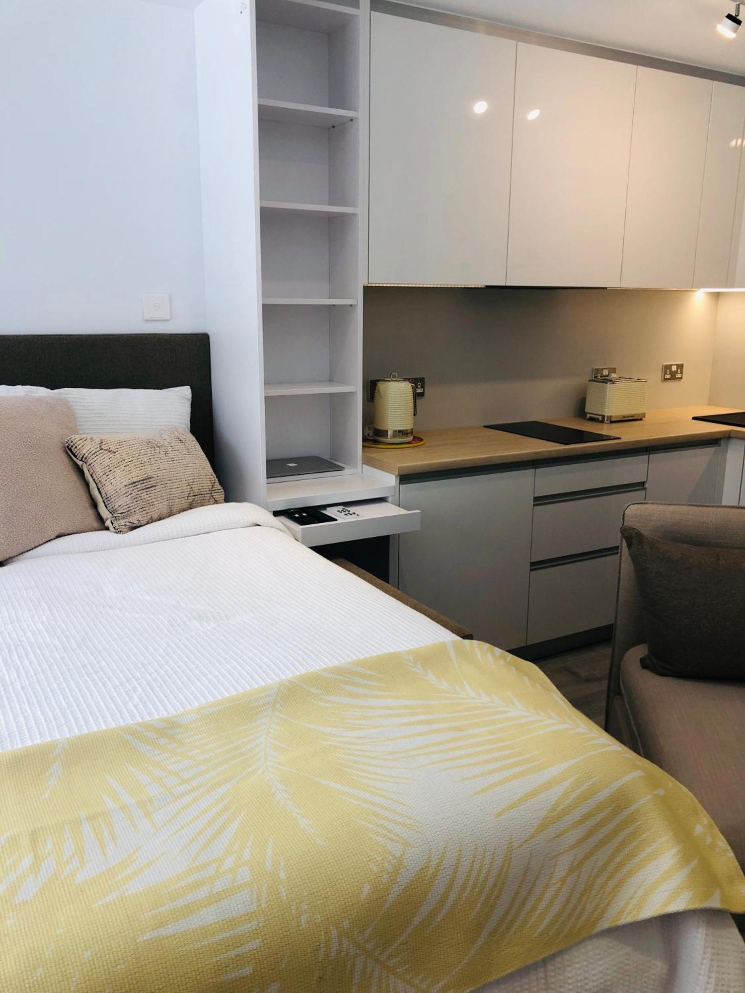 Cp High Floor Luxury Studio Sleeps 3 Gibilterra Esterno foto
